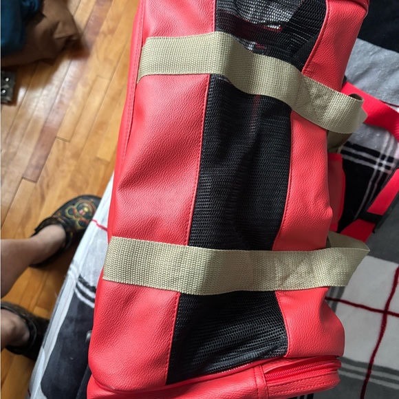 Rare Vintage Red Leather Walt Disney World Mickey Mouse Duffle Bag - Picture 3 of 7